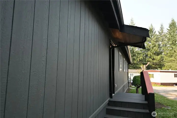 Side access ~ easily accessible to your private back yard
