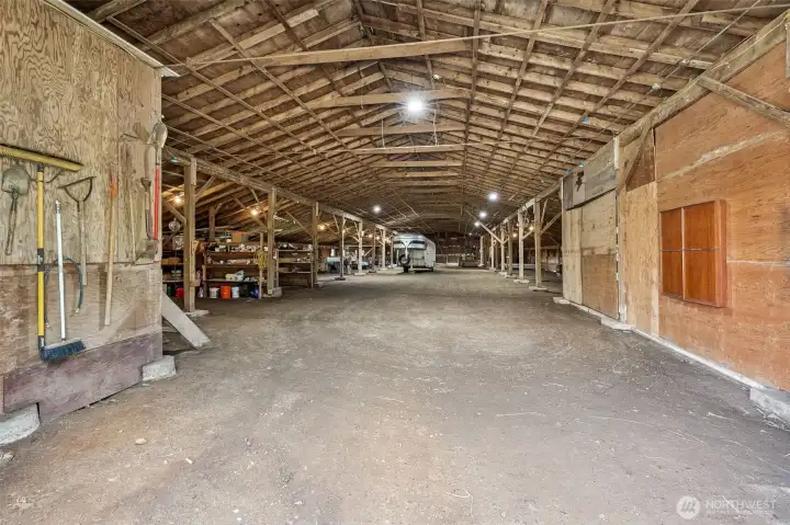 Barn 1-Wood shop, 2 large 12x12 barn doors. Built in 1930