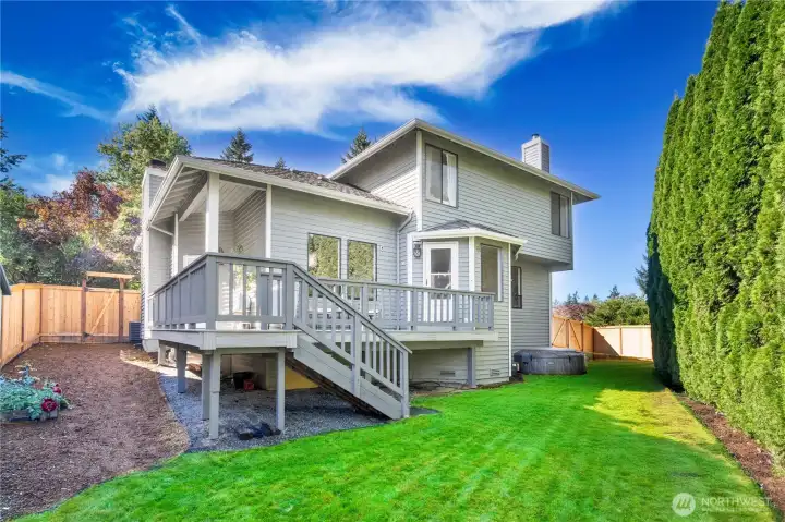 Flat and private backyard with gardening space
