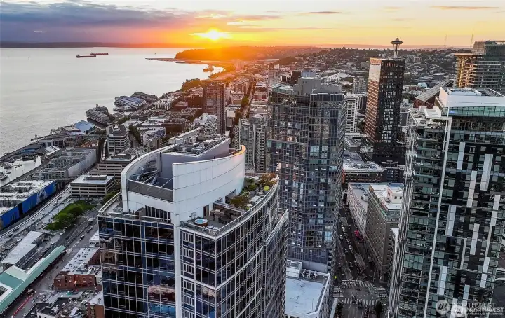 1521 second ave is one of the most luxurious steel and concrete high rises in Seattle