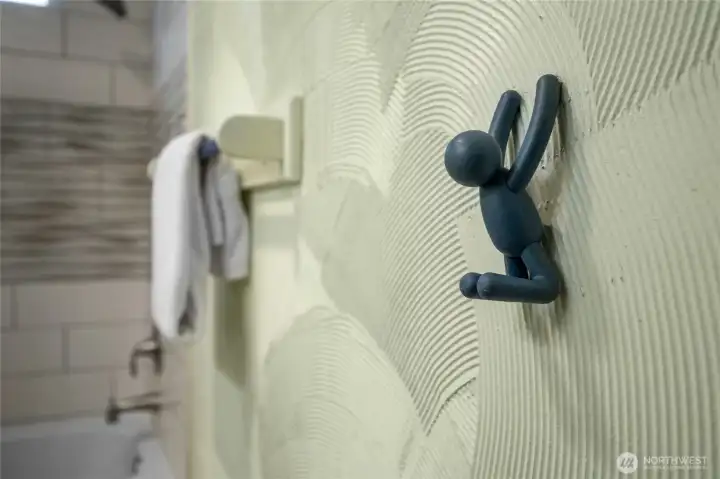 Full bath artistic wall hooks