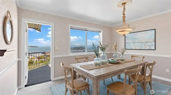 Dining Room w/deck just outside door