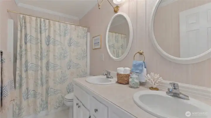 Main level full bath