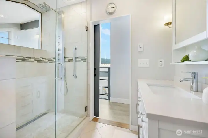 Upstairs 3/4 hall bath