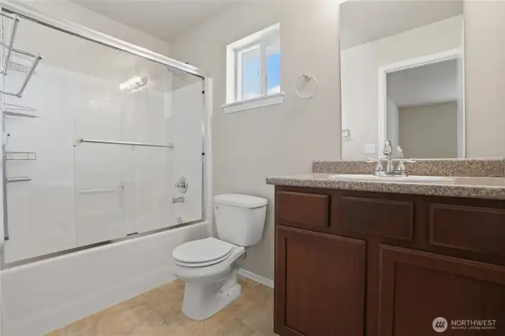 @nd floor bathroom #2