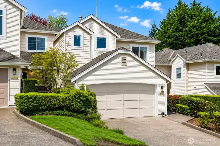 Freshly updated and move-in ready! This light-filled townhome offers the perfect blend of comfort and convenience, with vaulted ceilings, versatile living spaces, and a prime location just minutes from The Landing, Southcenter, Sea-Tac Airport, and downtown Seattle. Freshly updated and move-in ready! This light-filled townhome offers the perfect blend of comfort and convenience, with vaulted ceilings, versatile living spaces, and a prime location just minutes from The Landing, Southcenter, Sea-Tac Airport, and downtown Seattle.