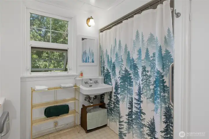 Upstairs Full Bath