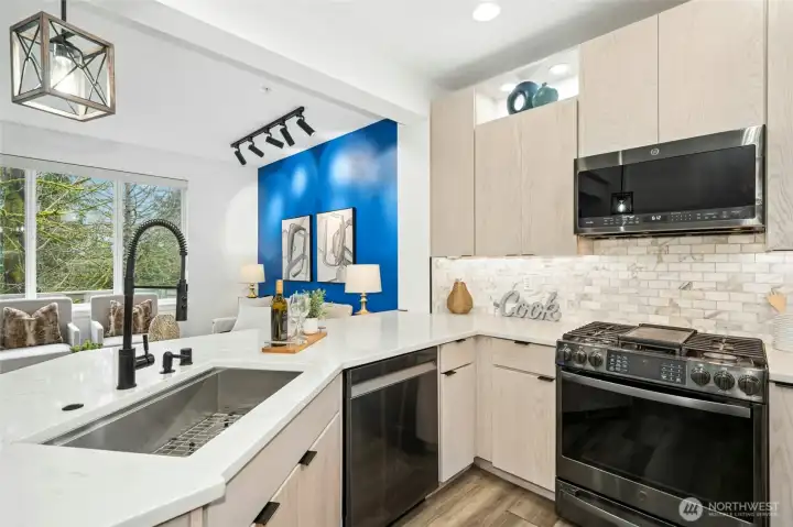 High-end solid oak wood cabinets were not done on the cheap. They're built to last. High-end solid oak wood cabinets were not done on the cheap. They're built to last.