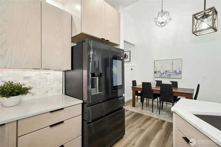 Kitchen and living room lighting is controlled by smart light switches, which can be turned on/off whille you're away. Kitchen and living room lighting is controlled by smart light switches, which can be turned on/off whille you're away.