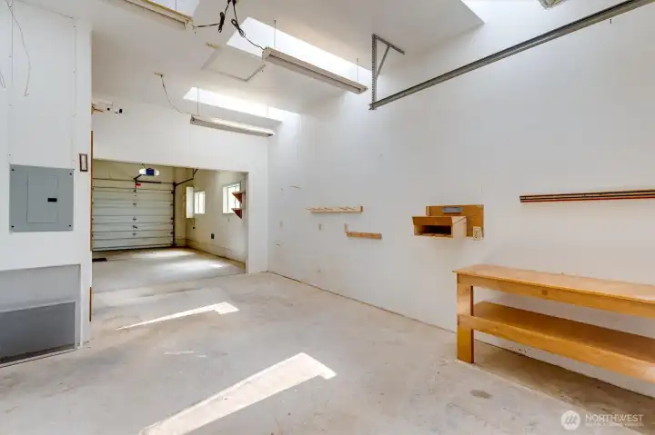 tandum garage, opens in front and back