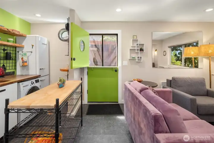 Lower-level 1 bed / 1 bath, ADU w/ separate entrance & garden space!