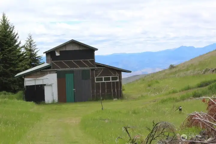 Huge 36 x 48 AG/accessory building