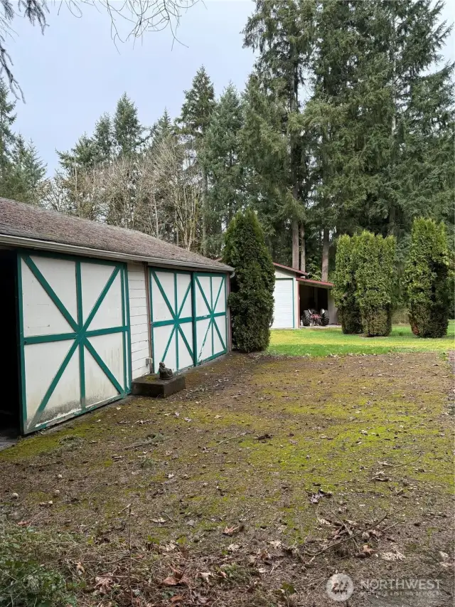 Additional garage for parking/storage