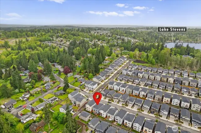 This popular Lennar neighborhood is conveniently located with excellent access to the lake.
