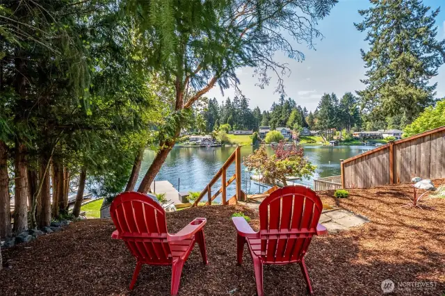 Follow the staircase down from the upper lawn, past terraced landscaping beds, all the way to the lower lawn at the lakeside. With a kayak rack, shed, and a dock ready for your lakeside adventures, it’s the perfect retreat. And yes, those two palm trees next to the dock are a playful touch of unexpected charm—Pacific Northwest meets tropical vibes.