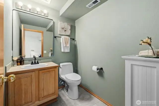 Downstairs 1/2 Bath