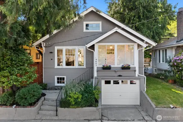 Welcome to 4607 1st Ave NE in Wallingford!