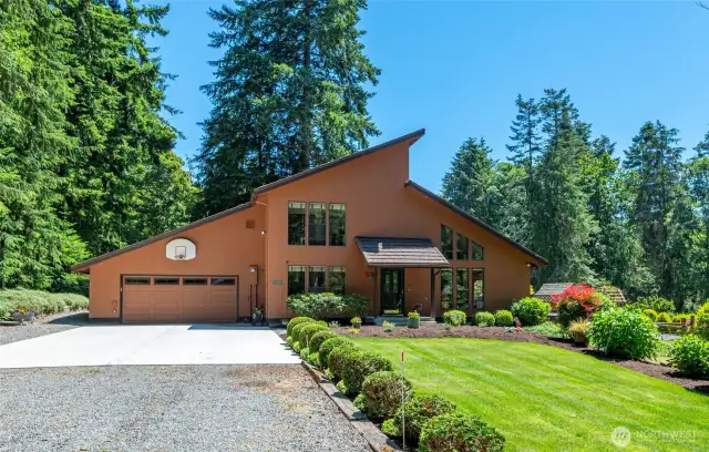 Beautiful custom home on 19+ tranquil acres
