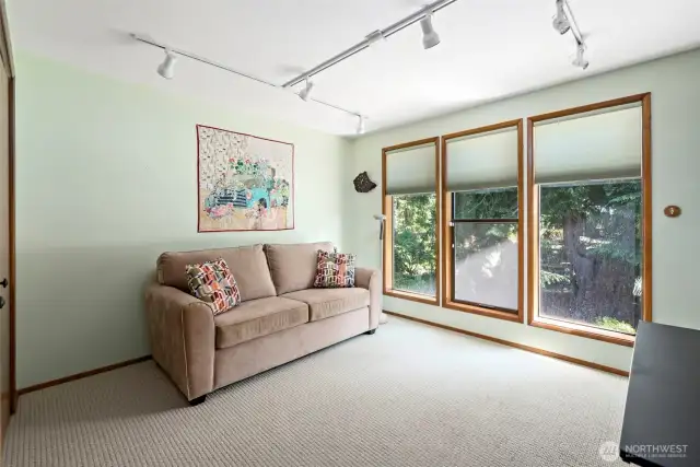 2nd guest bedroom