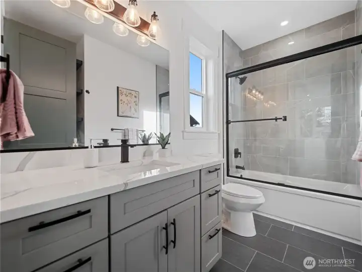 Downstairs bedroom full bath.