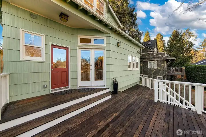 Back entry leads to mudroom