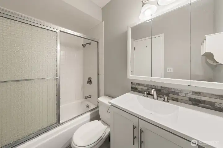 Central bath unstaged