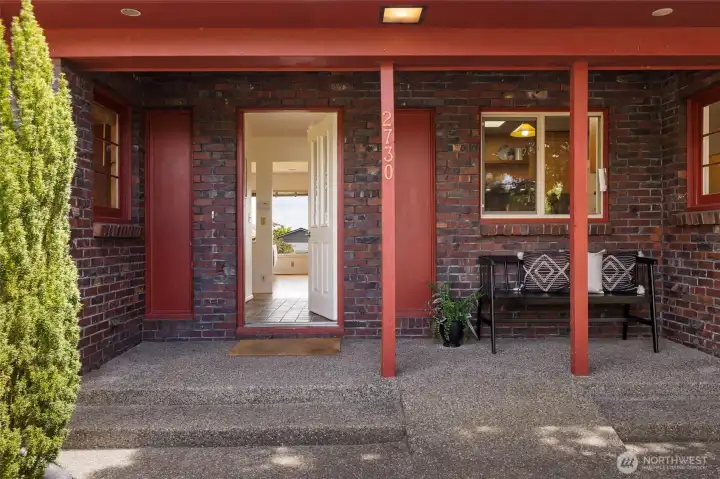 Entrance- a few steps up or use the ramp!