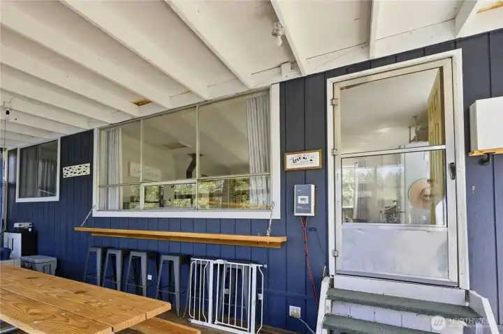 Sunroom Bar