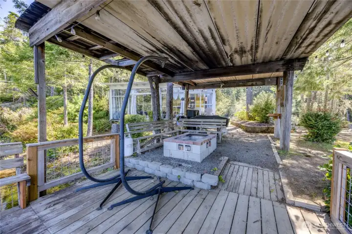 Covered fire pit