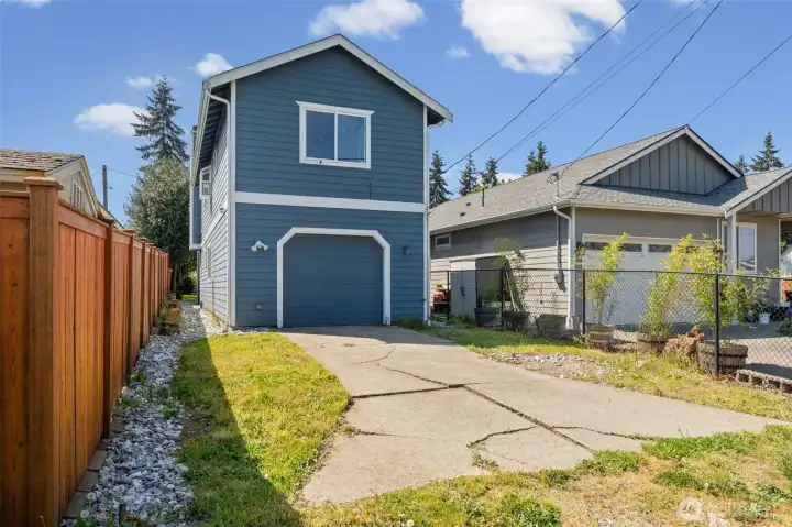 Garage and parking!