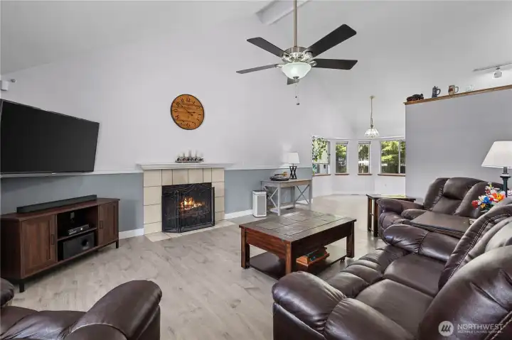 View of the Living Room looking into the Breakfast Nook/Dining Room. Newer Laminate Floors throughout the first floor!