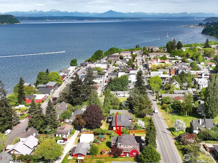 Walk to your favorite to your favorite restaurants, art galleries, wine tasting and shops.