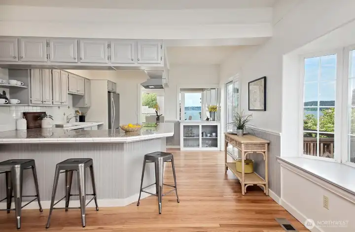 Enjoy the simplicity and waterview.