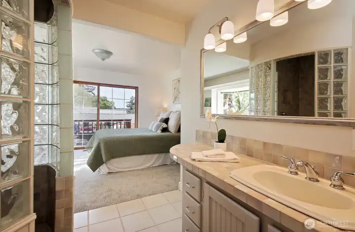 3/4 bath bath.