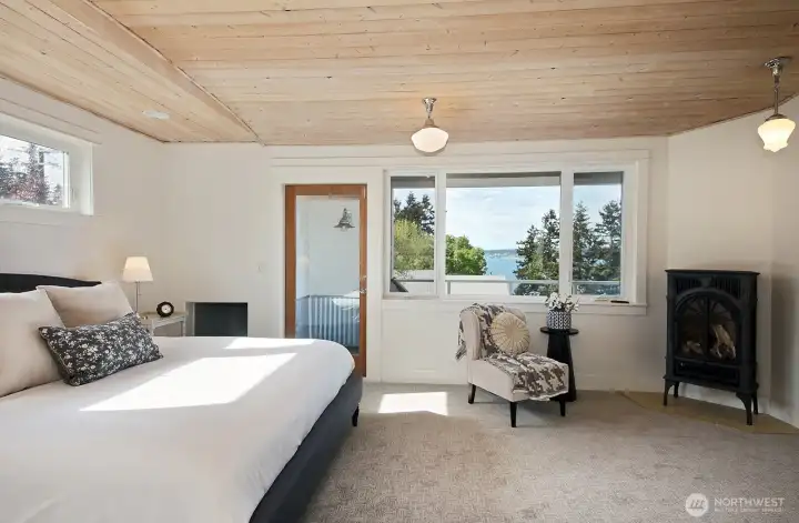 Upper Primary. T&G ceiling. Propane stove and private deck with view.