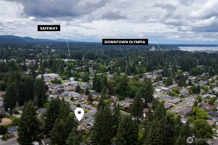 A few short minutes to everything including Safeway and downtown. A few short minutes to everything including Safeway and downtown.