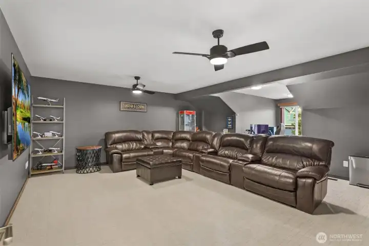 Rec room/ Theatre room Rec room/ Theatre room