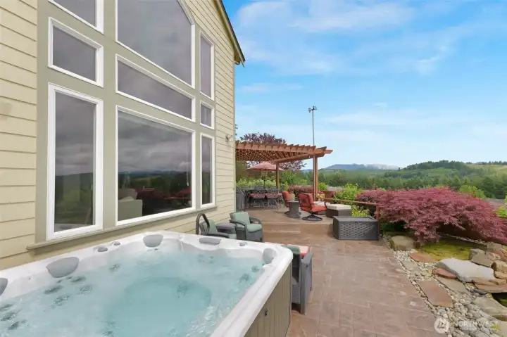 Hot tub views of Mt rainier on a clear day Hot tub views of Mt rainier on a clear day