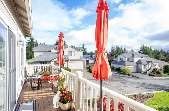 Lovely deck to enjoy the territorial view and lovely yards