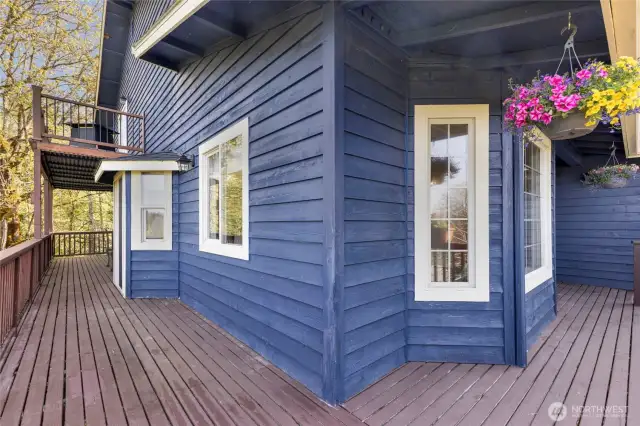 Wraparound deck