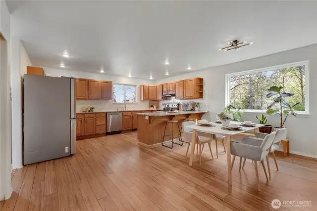 Imagine the meals you will have here! Check out those bamboo floors!