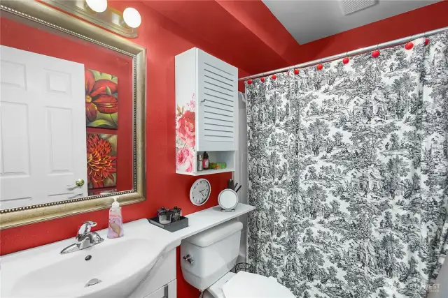 Full bath off one of primary suites