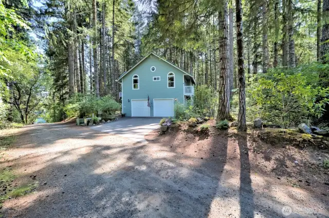Amazing Pacific NW setting nestled in the tall timber