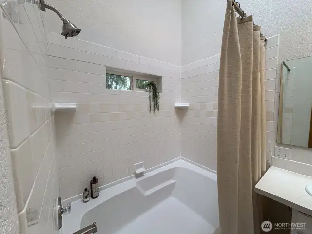The wide tub and shower combo includes a built-in window shelf—ideal for plants, candles, or your favorite bath essentials—creating a spa-like touch in your daily routine.
