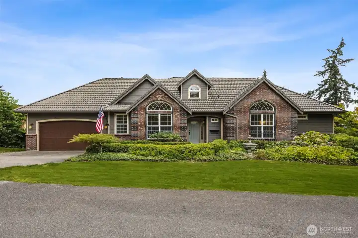 Welcome to 10910 48th St. Ct. E. Edgewood