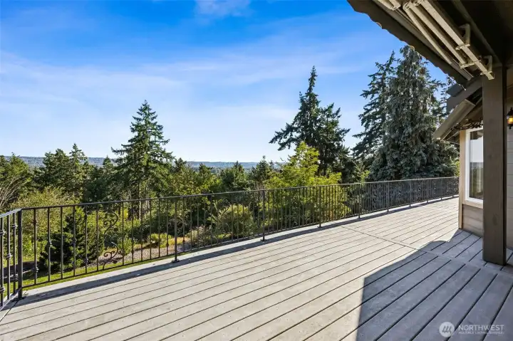 Massive Trex Deck with retractable awning and Gas spigot for BBQ