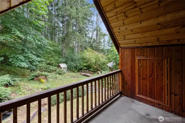 Beautiful upstairs balcony