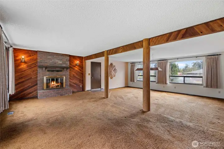 Spacious bonus/recreation room