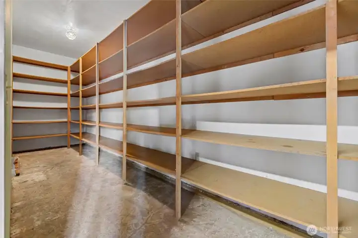 Large storage area in the shop