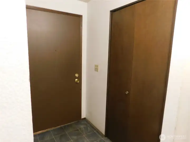 Entry w/ Closet